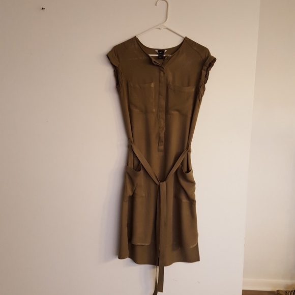 H&M Dresses & Skirts - H&M Midi Dress - Size 4